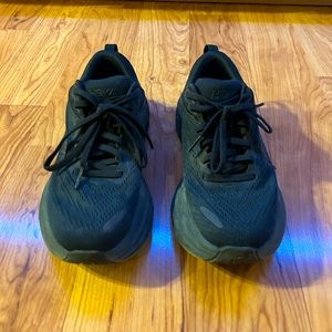 Bondi 8 HOKA shoes - size 5: black.